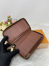 Load image into Gallery viewer, Louis Vuitton Zippy Wallet Midsize Monogram SKU6704