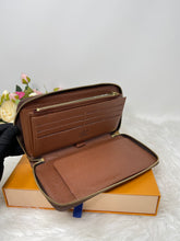 Load image into Gallery viewer, Louis Vuitton Zippy Organizer Monogram SKU6707