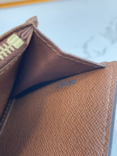 Load image into Gallery viewer, Louis Vuitton Alexandra SKU6781