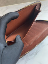 Load image into Gallery viewer, Geode Zippy Wallet SKU6322