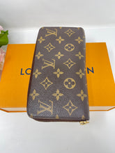 Load image into Gallery viewer, Louis Vuitton Zippy Long Wallet SKU9010