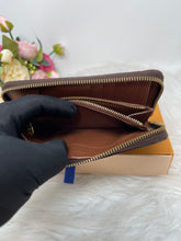 Load image into Gallery viewer, Louis Vuitton Zippy Wallet Midsize Monogram SKU6704