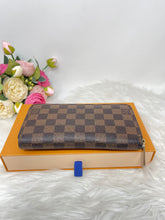 Load image into Gallery viewer, Louis Vuitton Zippy Damier Ebene SKu6716