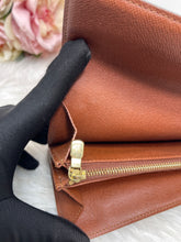 Load image into Gallery viewer, Louis Vuitton Sarah Wallet SKU6626