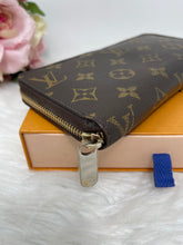 Load image into Gallery viewer, Zippy Wallet SKU6617