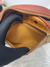 Load image into Gallery viewer, MCM Crossbody Round SKU6575