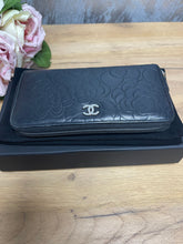 Load image into Gallery viewer, Chanel Zippy Wallet SKU6821