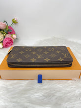 Load image into Gallery viewer, Louis Vuitton Zippy Wallet Monogram SKU6708