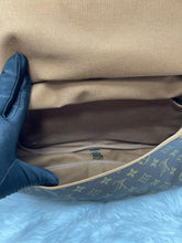 Load image into Gallery viewer, Louis Vuitton Saumur 35 SKU6732