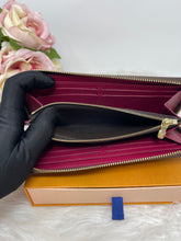 Load image into Gallery viewer, Clemence Wallet SKU6602