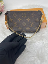 Load image into Gallery viewer, Mini Pochette SKU6616