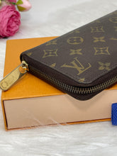 Load image into Gallery viewer, Louis Vuitton Zippy Wallet Monogram SKU6706