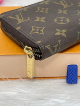 Load image into Gallery viewer, Louis Vuitton Zippy Wallet Monogram SKU6706