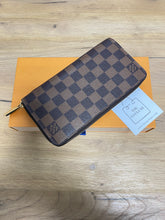 Load image into Gallery viewer, Louis Vuitton Zippy Wallet SKU6895