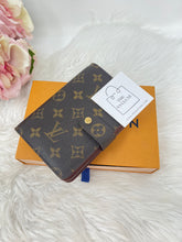 Load image into Gallery viewer, Compact Monogram SKU6567