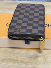 Load image into Gallery viewer, Louis Vuitton Zippy Wallet SKU6895