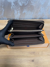 Load image into Gallery viewer, Louis Vuitton Zippy Wallet SKU6895