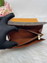 Load image into Gallery viewer, Louis Vuitton Sarah Wallet SKU6626