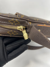 Load image into Gallery viewer, Louis Vuitton Troutter SKU6958