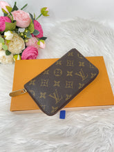 Load image into Gallery viewer, Louis Vuitton Zippy Wallet Midsize Monogram SKU6704