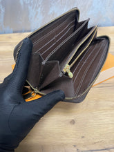 Load image into Gallery viewer, Louis Vuitton Zippy Wallet SKU6895