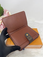 Load image into Gallery viewer, Compact Monogram SKU6567