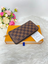 Load image into Gallery viewer, Louis Vuitton Zippy Damier Ebene SKu6716