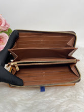 Load image into Gallery viewer, Zippy Wallet SKU6617