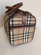 Load image into Gallery viewer, Burberry Boston 40 SKU6411