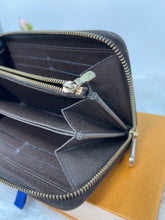 Load image into Gallery viewer, Louis Vuitton Zippy Damier Ebene SKu6716
