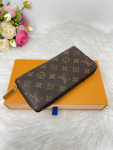 Load image into Gallery viewer, Louis Vuitton Zippy Wallet Monogram SKU6706