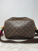 Load image into Gallery viewer, Louis Vuitton Reporter PM SKU6735