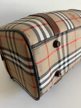 Load image into Gallery viewer, Burberry Boston 40 SKU6411