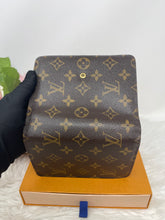 Load image into Gallery viewer, Compact Monogram SKU6567