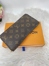 Load image into Gallery viewer, Zippy Wallet SKU6617
