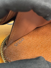 Load image into Gallery viewer, Zippy Wallet SKU6617