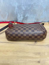 Load image into Gallery viewer, Louis Vuitton Southbank SKU7003