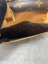 Load image into Gallery viewer, Louis Vuitton Deuaville SKU6698