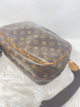 Load image into Gallery viewer, Louis Vuitton Reporter PM SKU6735