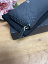 Load image into Gallery viewer, Chanel Zippy Wallet SKU6821