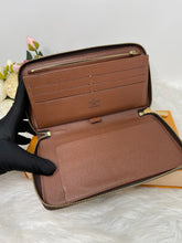 Load image into Gallery viewer, Louis Vuitton Zippy Organizer Monogram SKU6707