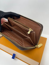 Load image into Gallery viewer, Louis Vuitton Zippy Long Wallet SKU9010
