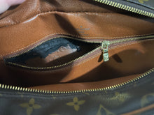 Load image into Gallery viewer, Louis Vuitton Nile SKU6738