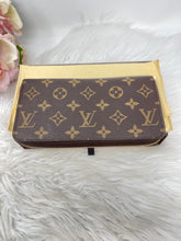Load image into Gallery viewer, Zippy Monogram Wallet SKU6561