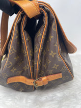 Load image into Gallery viewer, Louis Vuitton Saumur 35 SKU6696