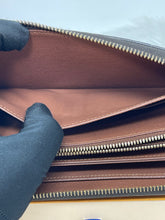 Load image into Gallery viewer, Louis Vuitton Zippy Wallet Monogram SKU6708