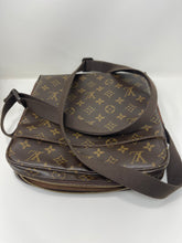 Load image into Gallery viewer, Louis Vuitton Troutter SKU6958