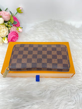 Load image into Gallery viewer, Louis Vuitton Zippy Damier Ebene SKu6716