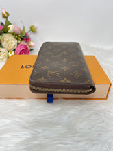 Load image into Gallery viewer, Louis Vuitton Zippy Organizer Monogram SKU6707