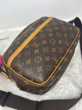 Load image into Gallery viewer, Louis Vuitton Reporter PM SKU6735
